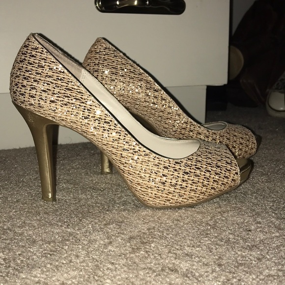 STUNNING - Picture 4 of 5